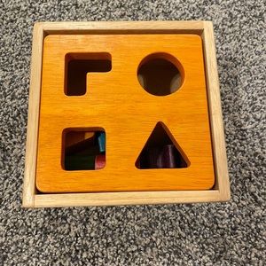 Wooden sorting toy